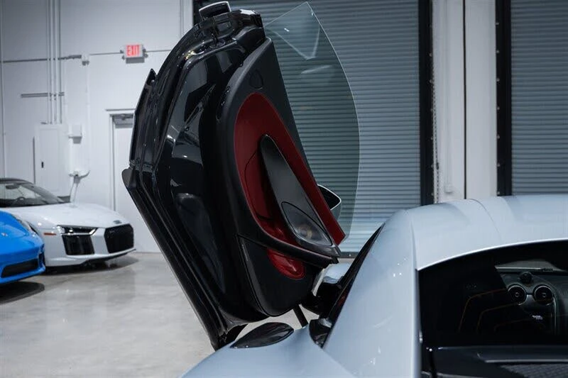 2016 McLaren 570S - Image 23 of 31