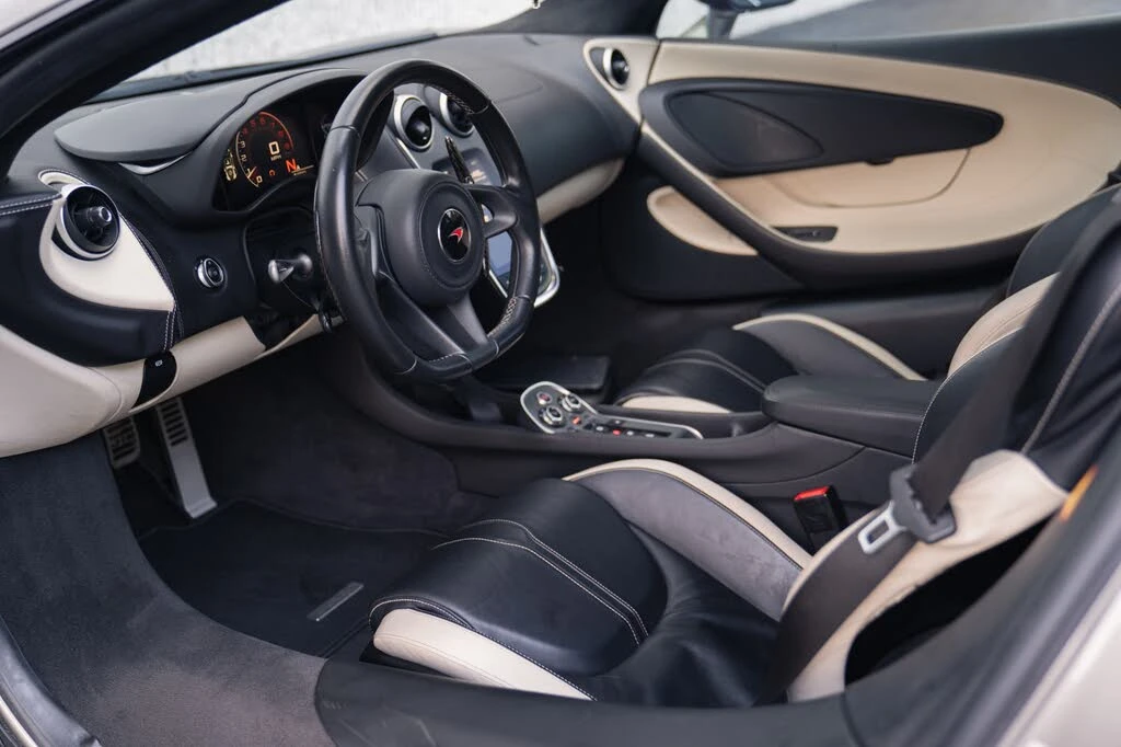 2016 McLaren 570S - Image 29 of 31