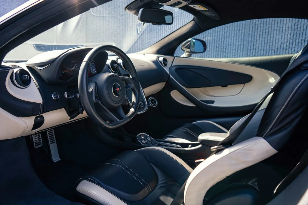 2016 McLaren 570S - Image 2 of 31