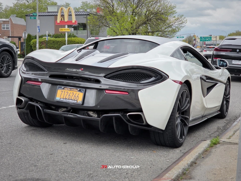 2016 McLaren 570S - Image 9 of 24