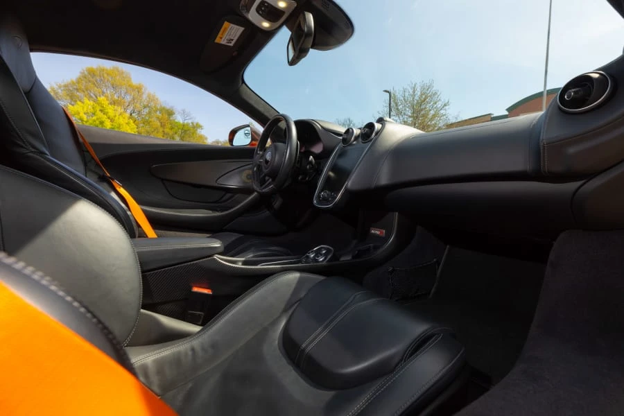 2016 McLaren 570S - Image 26 of 31