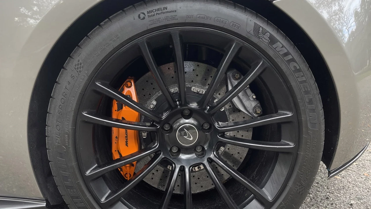 2016 McLaren 570S - Image 17 of 30