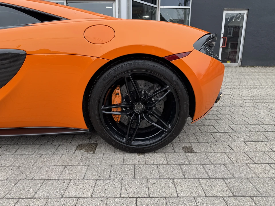 2016 McLaren 570S - Image 15 of 31