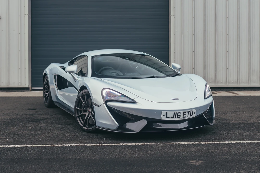 2016 McLaren 570S - Image 2 of 31