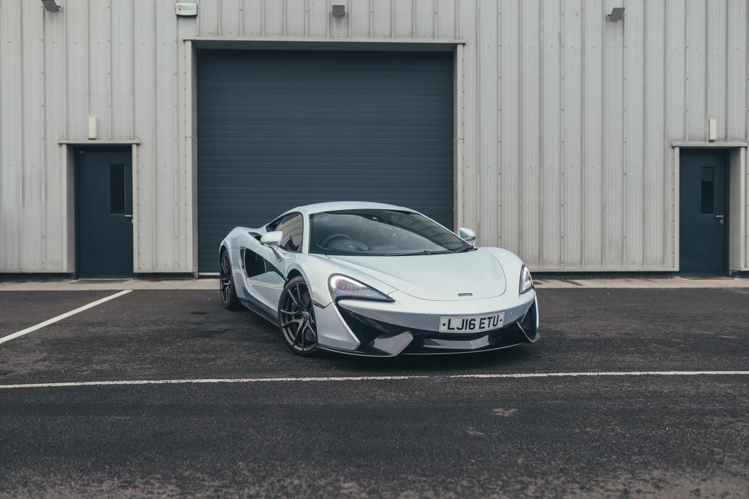 2016 McLaren 570S - Image 16 of 31
