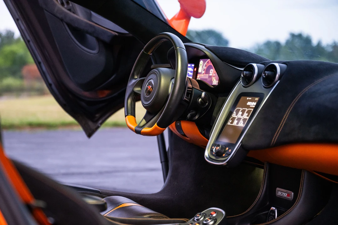2016 McLaren 570S - Image 13 of 31