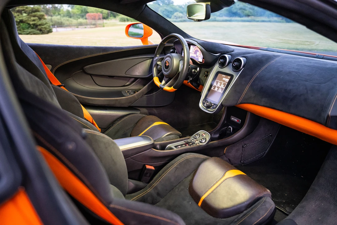 2016 McLaren 570S - Image 11 of 31