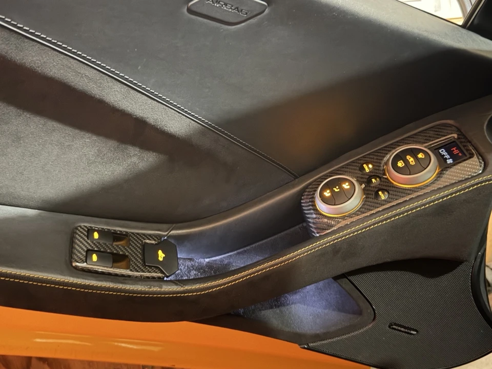 2016 McLaren 650S Spider - Image 14 of 21