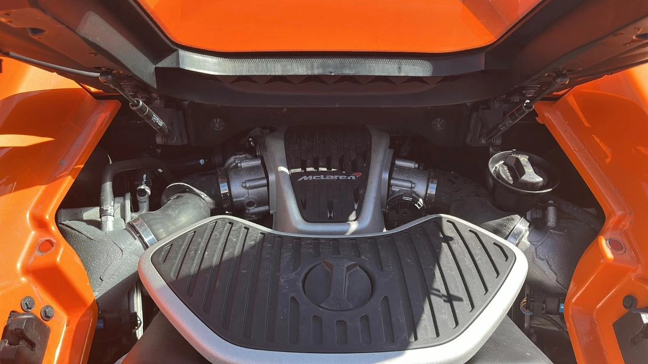 2016 McLaren 650S Spider - Image 10 of 21