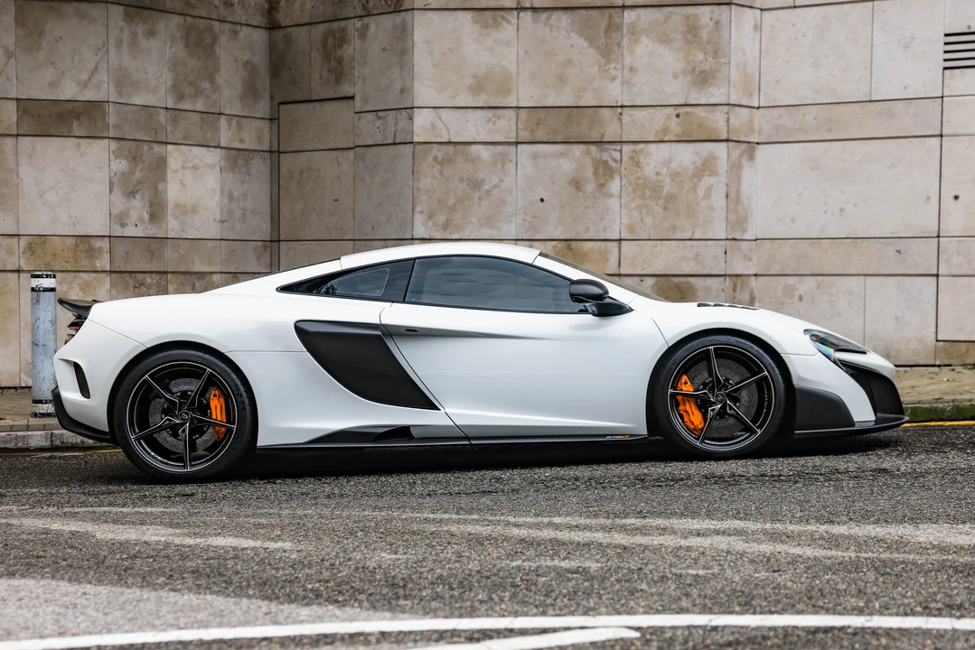 2016 McLaren 675LT Coupe - Image 8 of 31