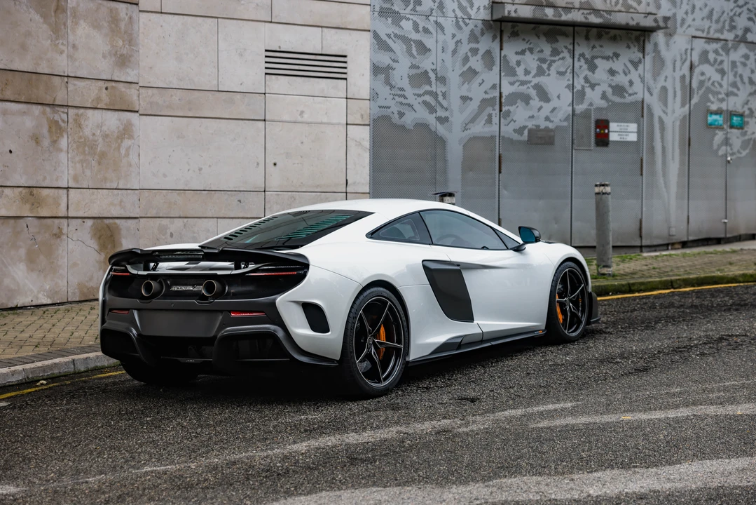 2016 McLaren 675LT Coupe - Image 7 of 31