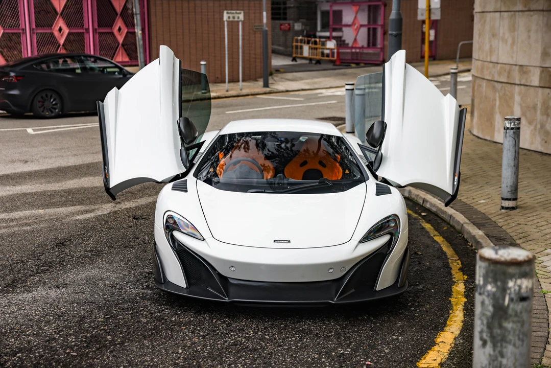 2016 McLaren 675LT Coupe - Image 13 of 31