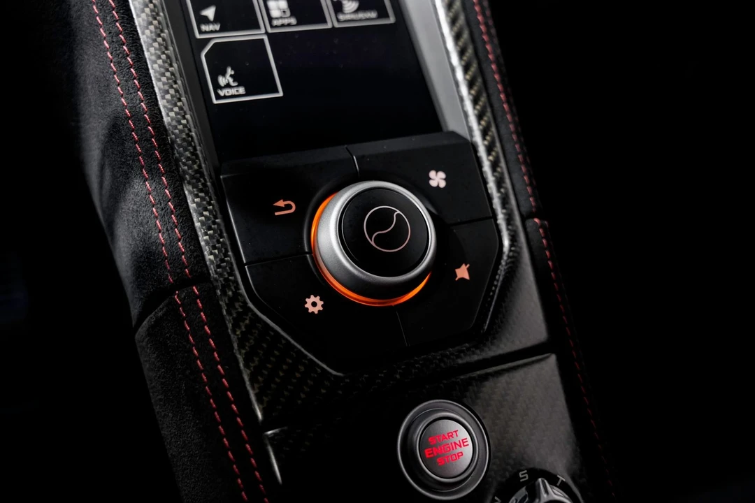 2016 McLaren 675LT Coupe - Image 14 of 31