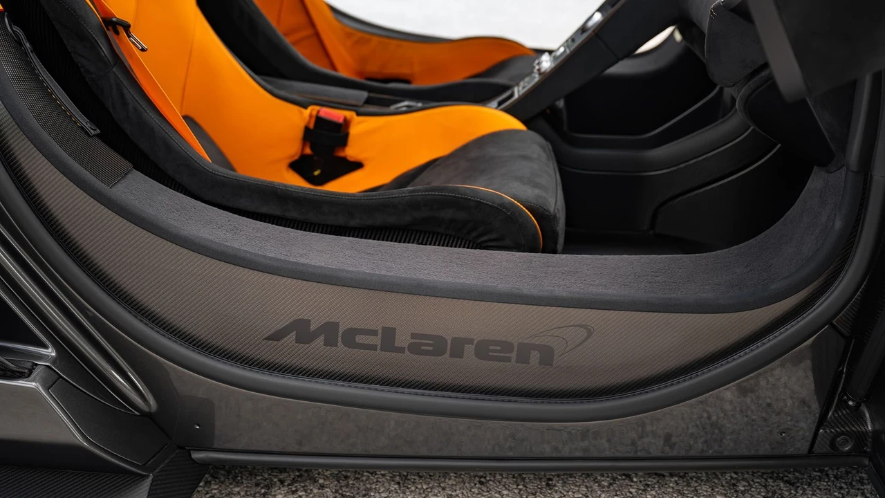 2016 McLaren 675LT Coupe - Image 17 of 31
