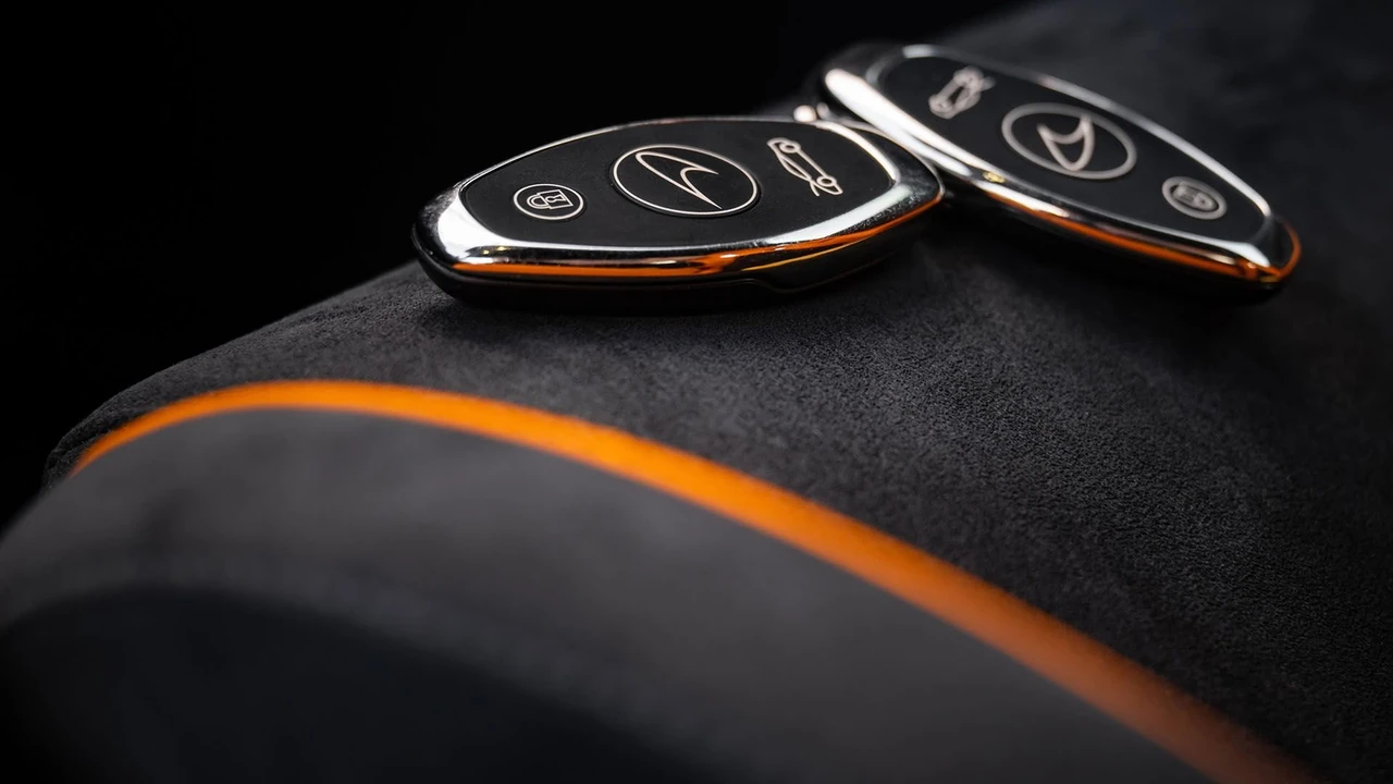 2016 McLaren 675LT Coupe - Image 26 of 31
