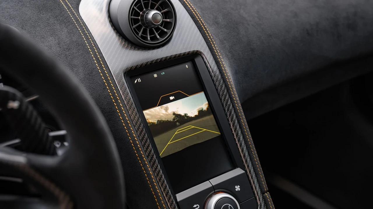 2016 McLaren 675LT Coupe - Image 21 of 31