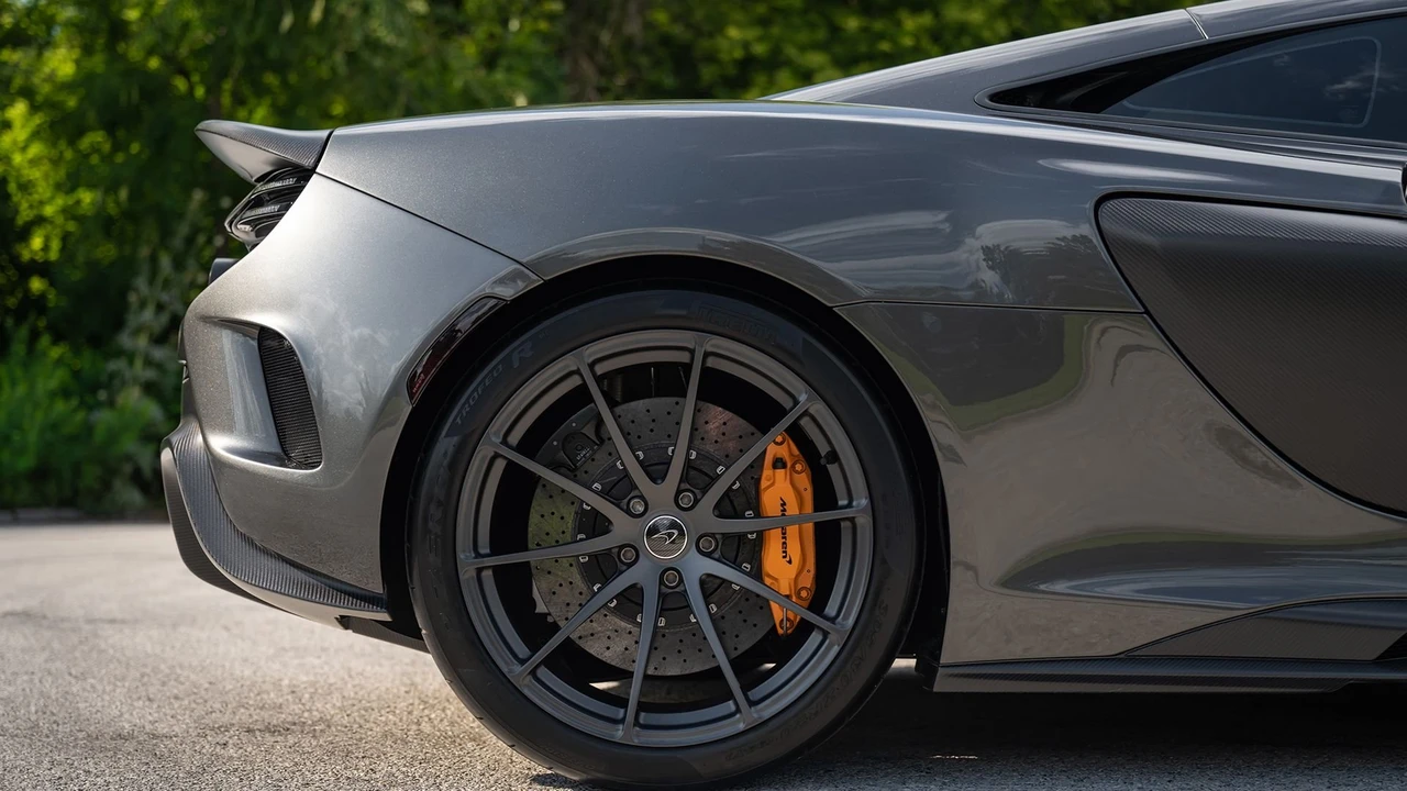 2016 McLaren 675LT Coupe - Image 14 of 31