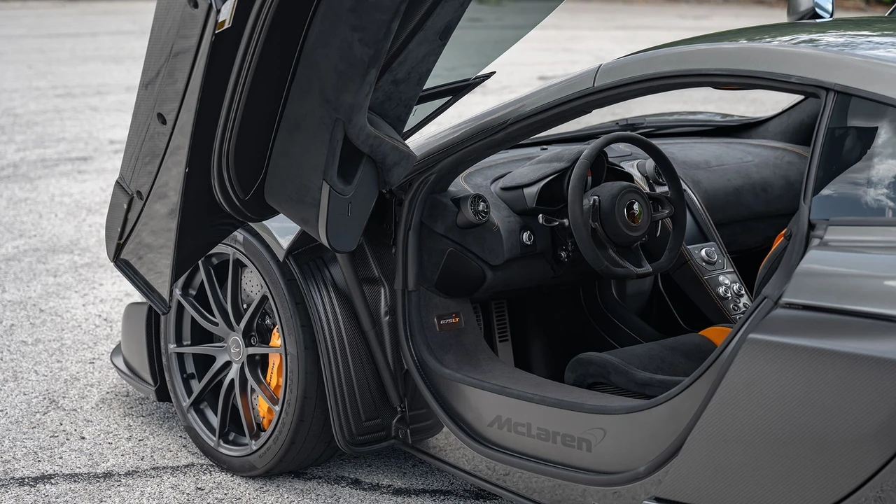 2016 McLaren 675LT Coupe - Image 7 of 31