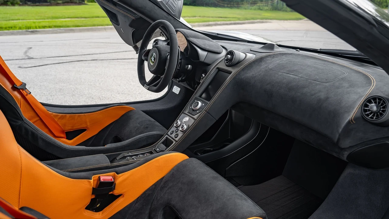 2016 McLaren 675LT Coupe - Image 19 of 31