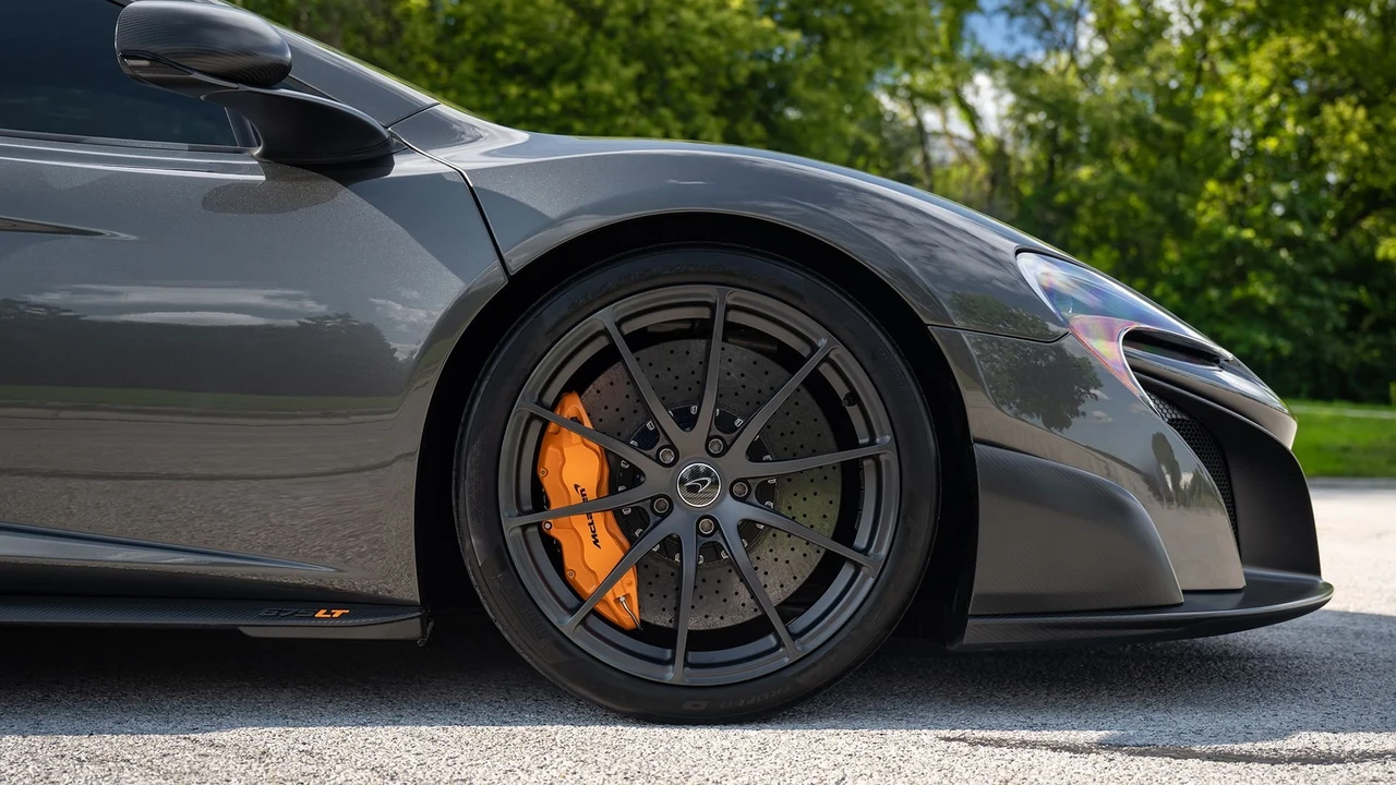 2016 McLaren 675LT Coupe - Image 16 of 31