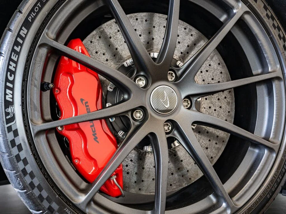 2016 McLaren 675LT Coupe - Image 24 of 31