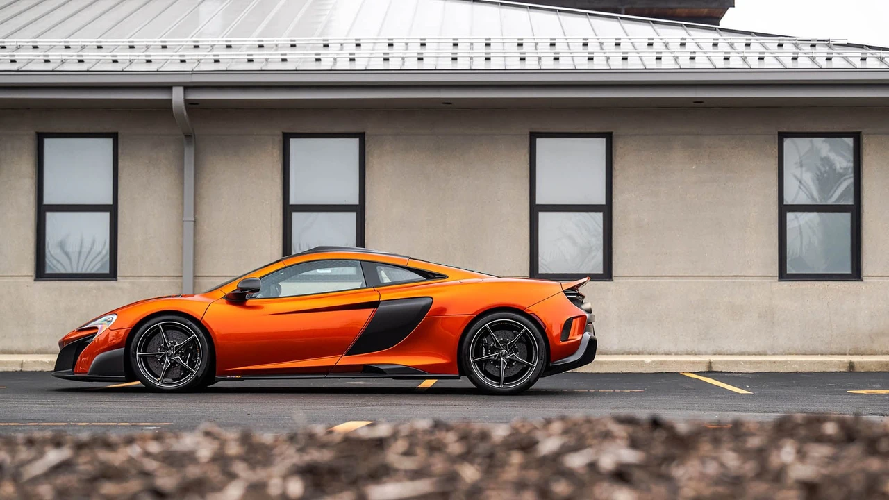 2016 McLaren 675LT Coupe - Image 18 of 31