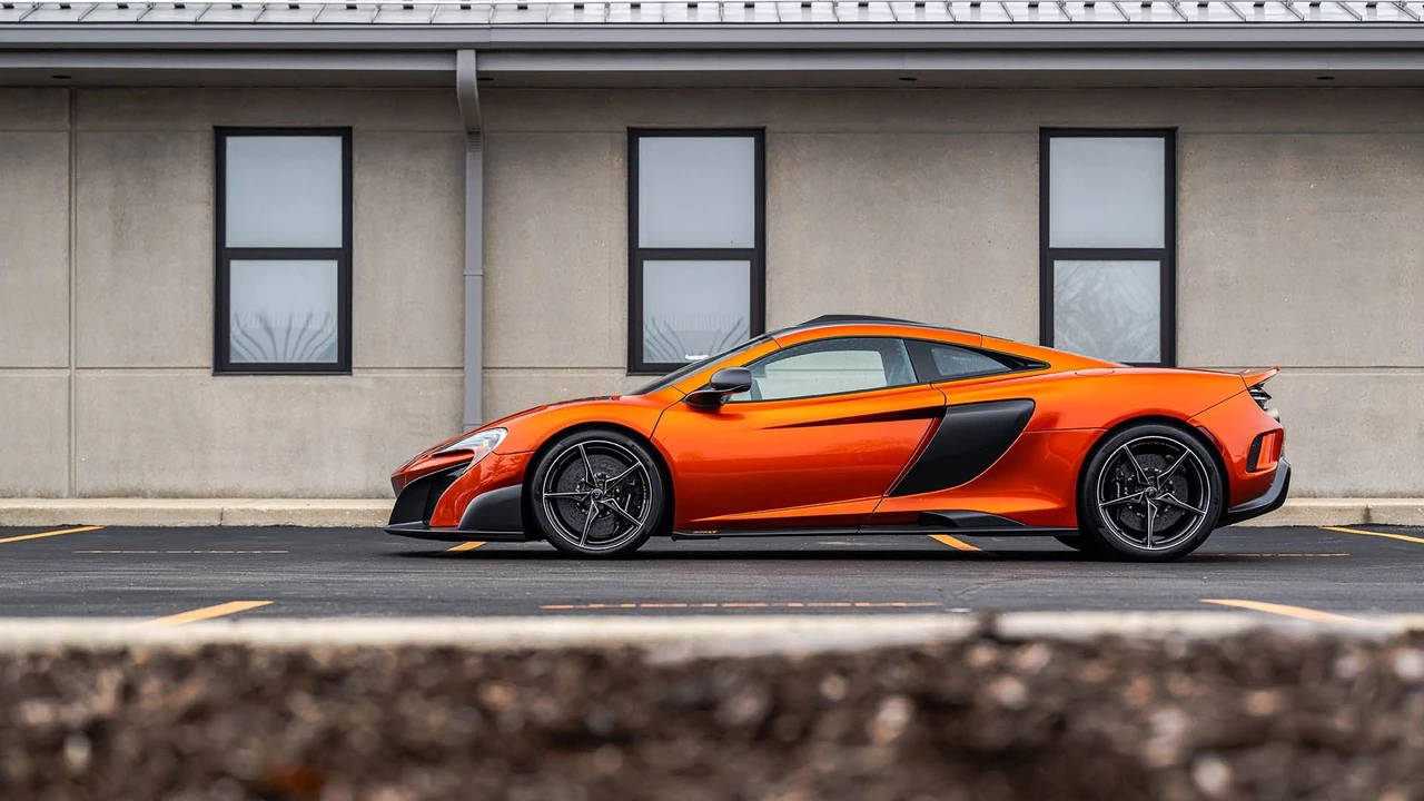 2016 McLaren 675LT Coupe - Image 19 of 31