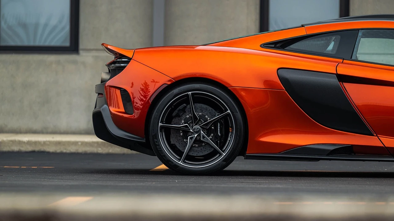 2016 McLaren 675LT Coupe - Image 25 of 31