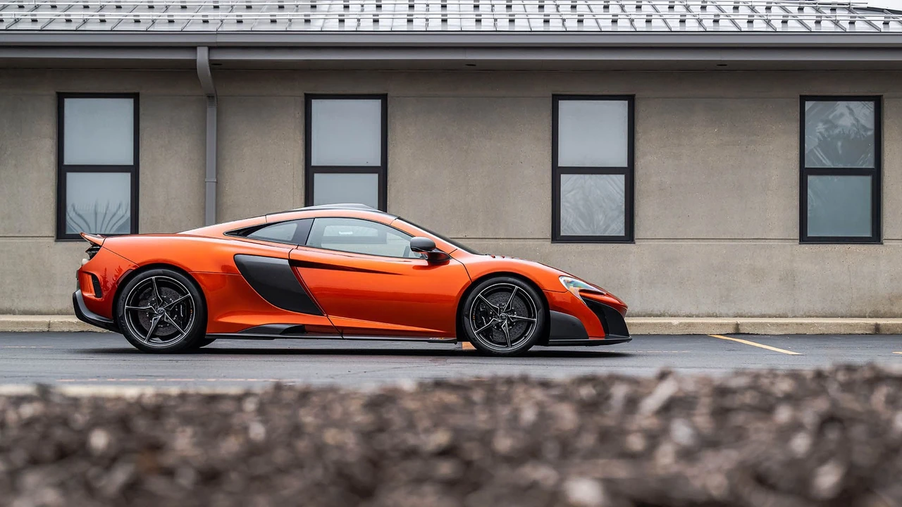 2016 McLaren 675LT Coupe - Image 2 of 31