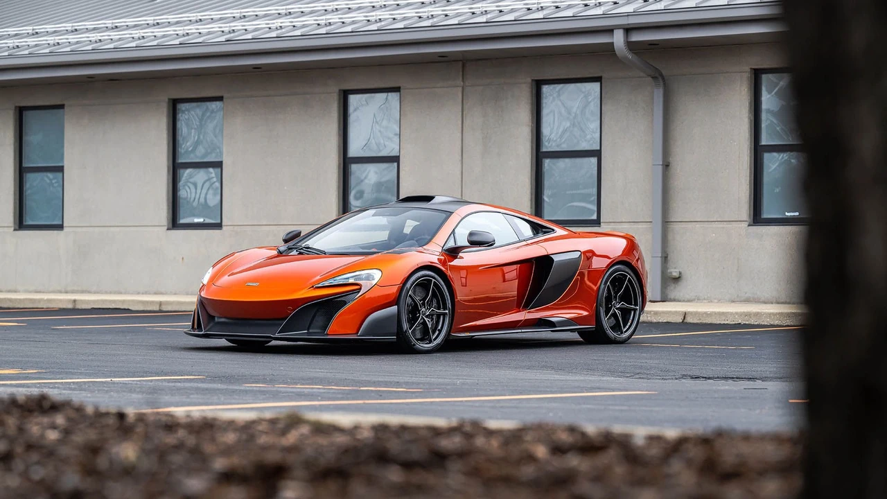 2016 McLaren 675LT Coupe - Image 11 of 31