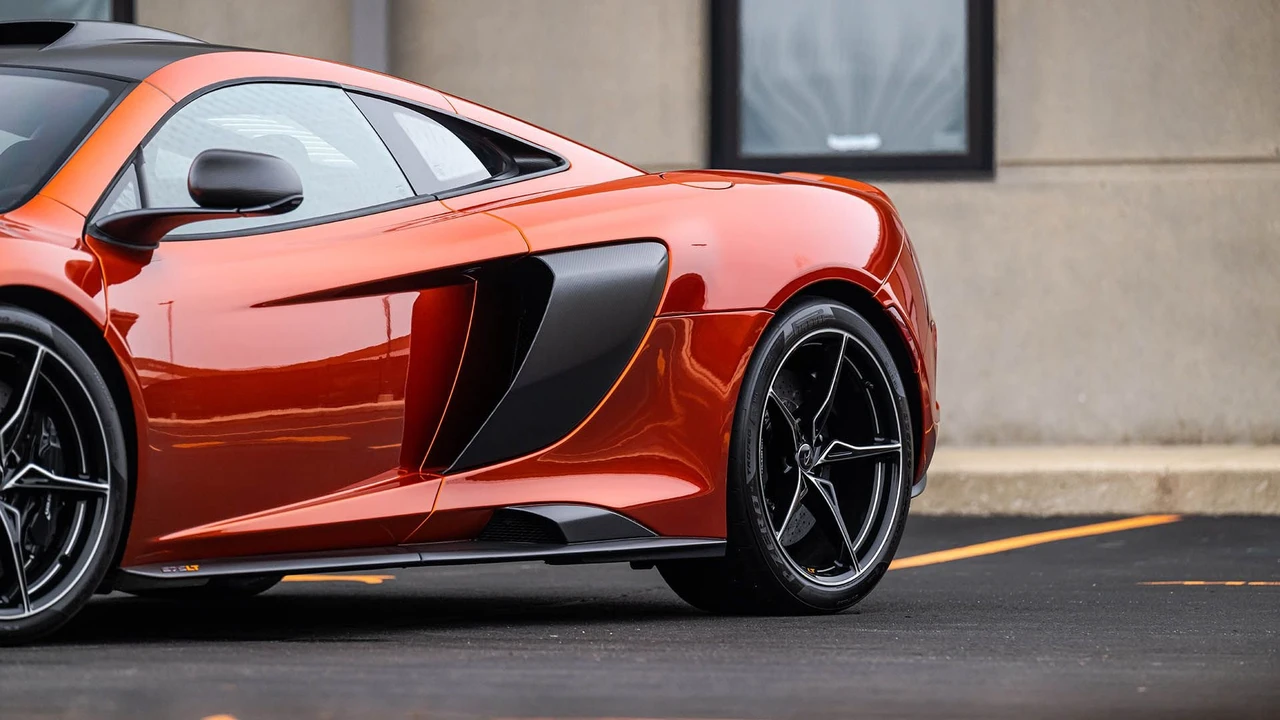 2016 McLaren 675LT Coupe - Image 26 of 31