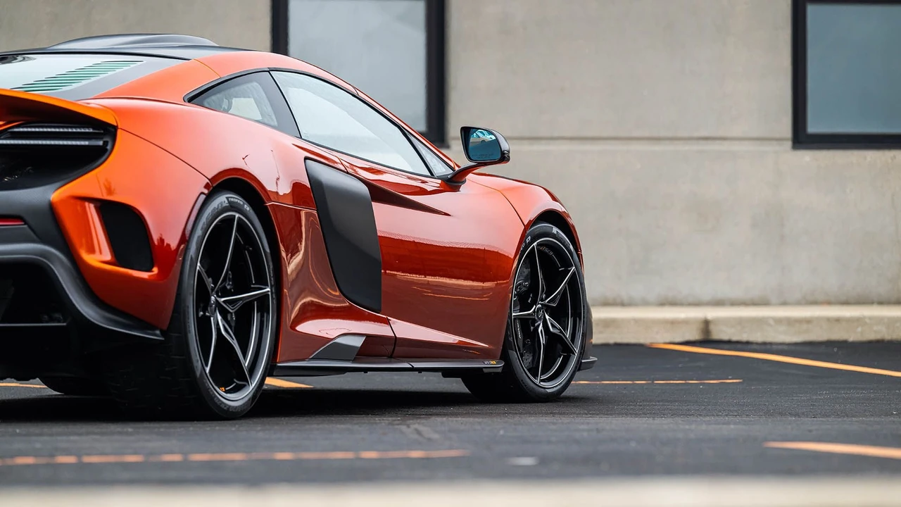 2016 McLaren 675LT Coupe - Image 29 of 31