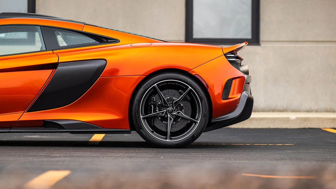 2016 McLaren 675LT Coupe - Image 21 of 31