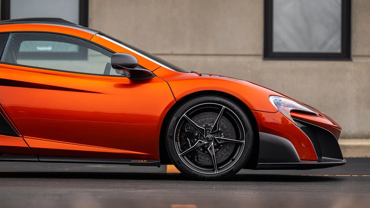 2016 McLaren 675LT Coupe - Image 23 of 31