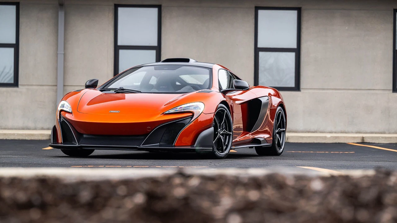 2016 McLaren 675LT Coupe - Image 16 of 31