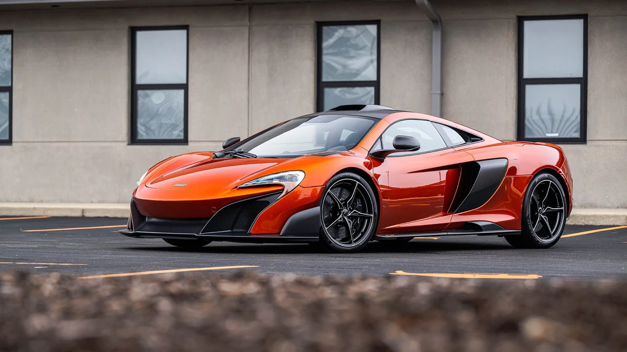 2016 McLaren 675LT Coupe - Image 14 of 31