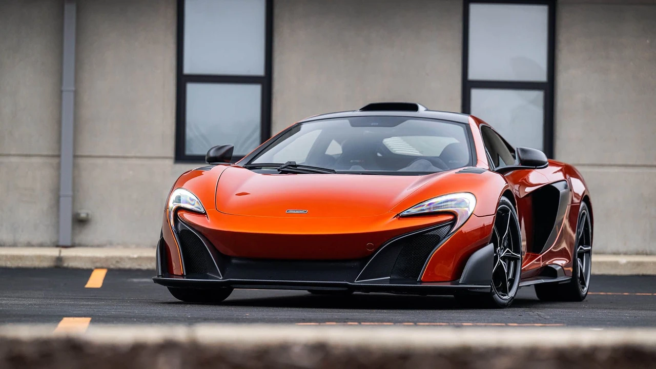 2016 McLaren 675LT Coupe - Image 15 of 31