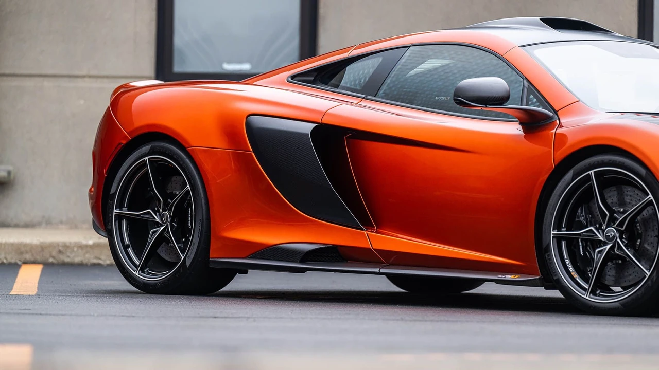 2016 McLaren 675LT Coupe - Image 28 of 31