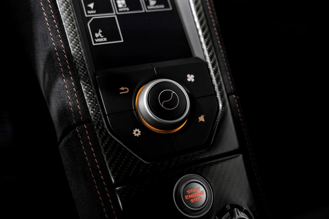 2016 McLaren 675LT - Image 15 of 21