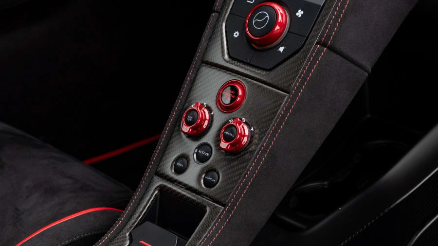 2016 McLaren 675LT - Image 11 of 31