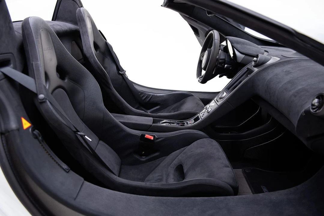 2016 McLaren 675LT Spider - Image 7 of 10