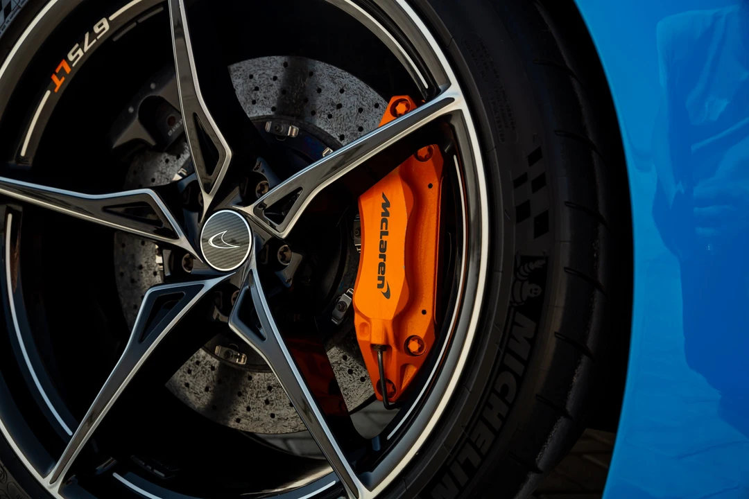 2016 McLaren 675LT Spider - Image 24 of 31