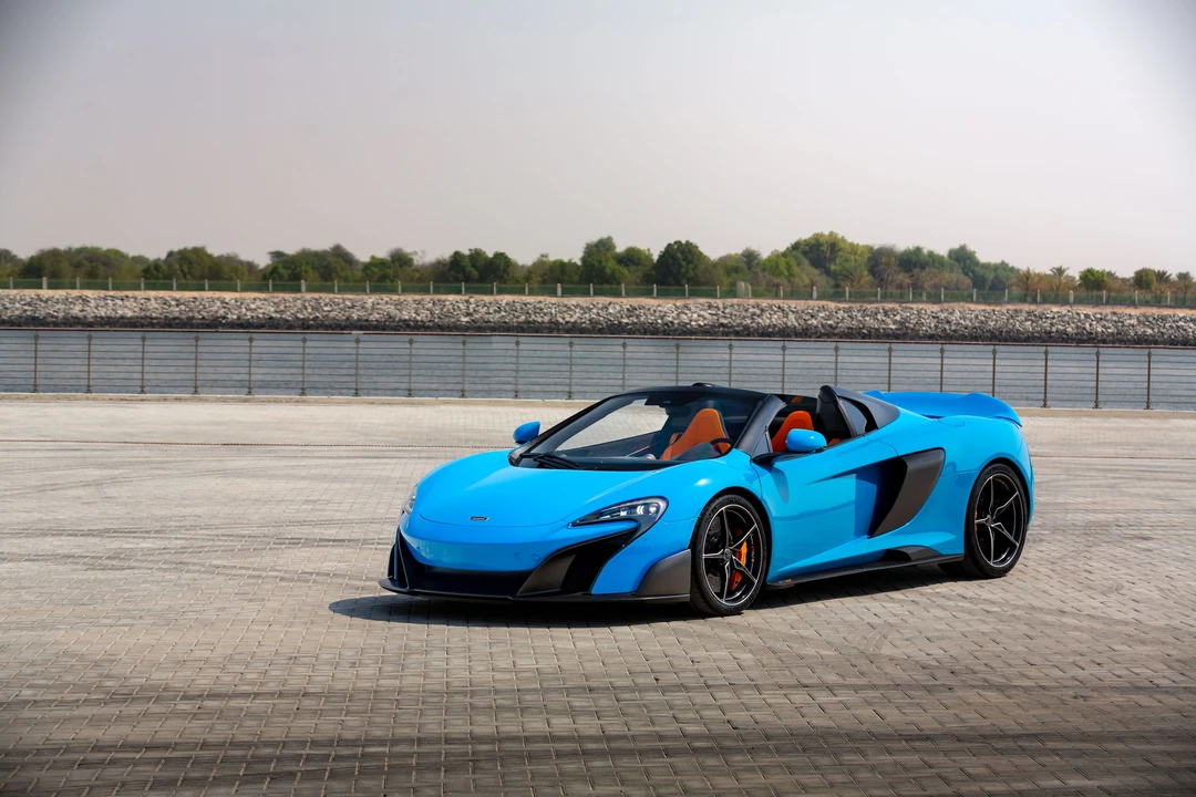 2016 McLaren 675LT Spider - Image 2 of 31