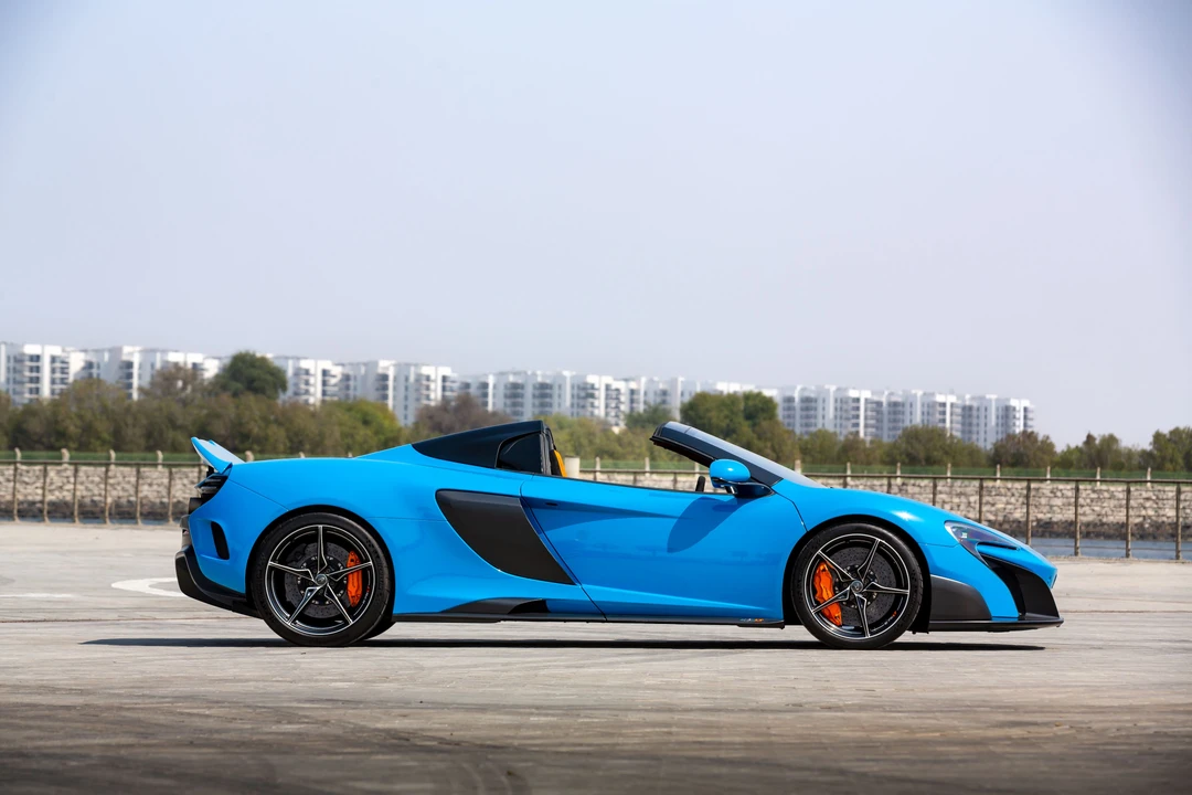 2016 McLaren 675LT Spider - Image 25 of 31