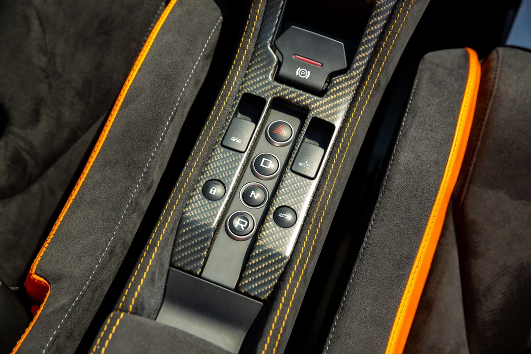 2016 McLaren 675LT Spider - Image 21 of 31
