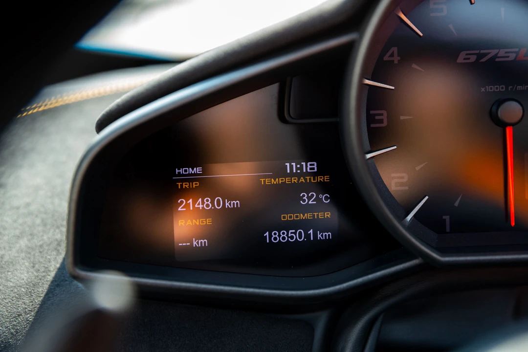 2016 McLaren 675LT Spider - Image 20 of 31