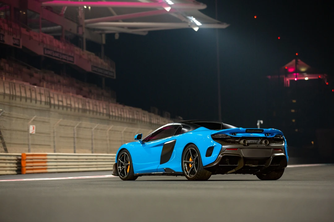 2016 McLaren 675LT Spider - Image 11 of 31