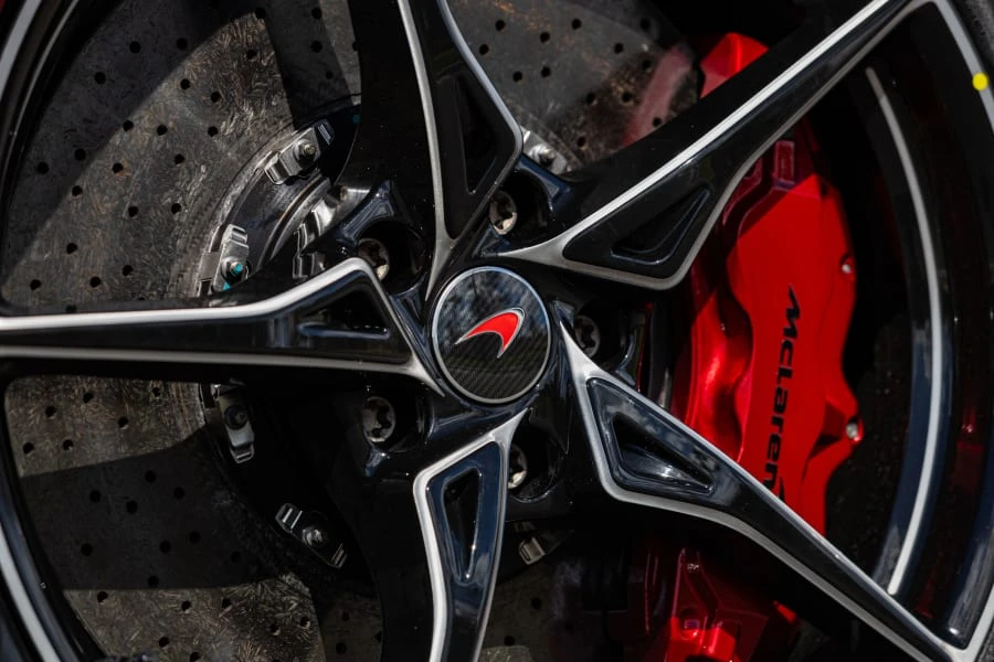 2016 McLaren 675LT Spider - Image 14 of 31
