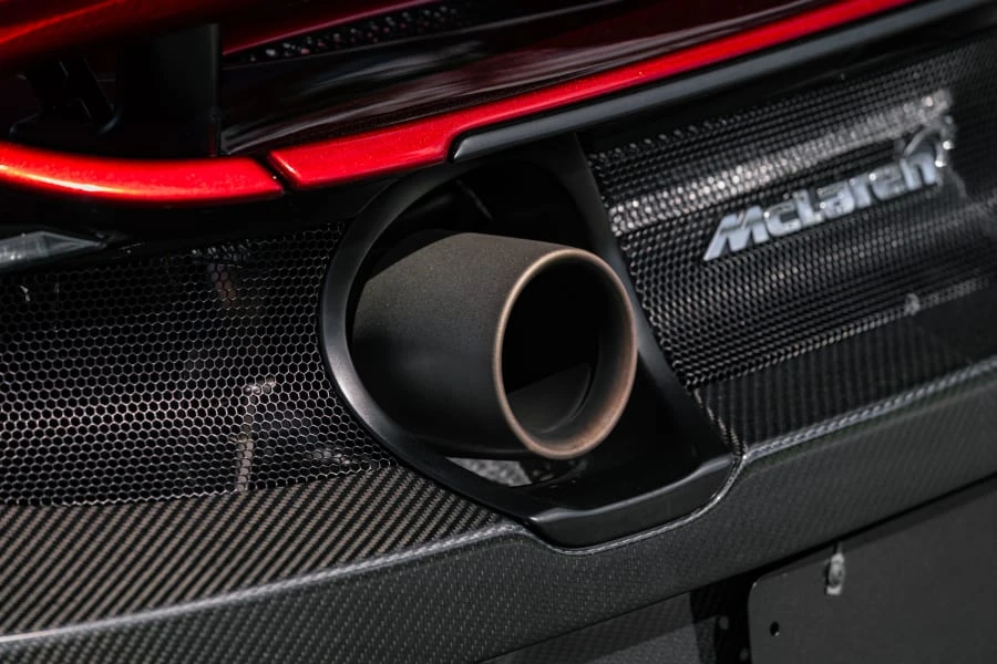 2016 McLaren 675LT Spider - Image 17 of 31