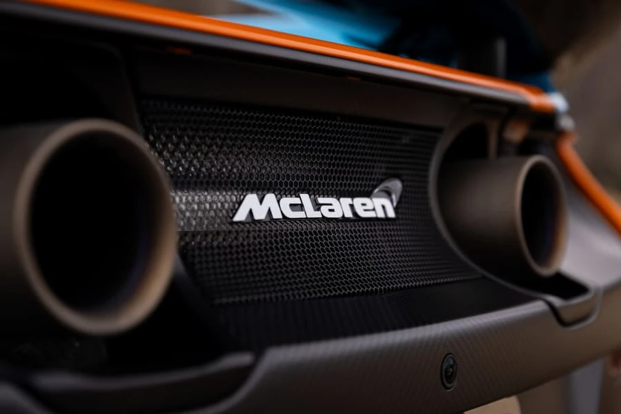 2016 McLaren 675LT Spider - Image 19 of 31